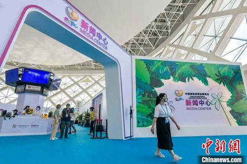 1365個國際品牌參展首屆消博會：與中國年輕人靠得更近