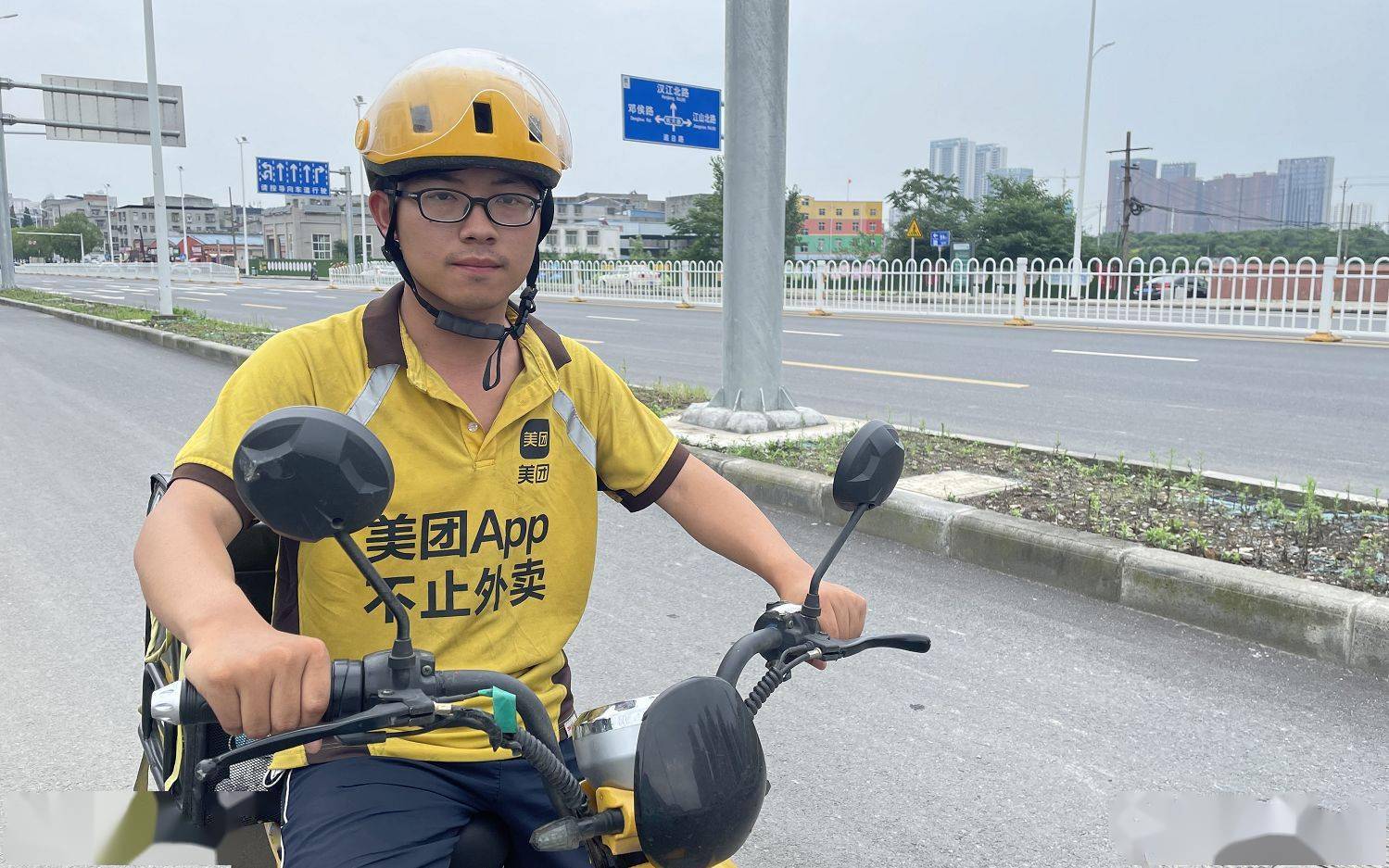 26歲外賣員高考623分刷屏，一句話點(diǎn)醒無(wú)數(shù)人：誰(shuí)信了網(wǎng)紅的騙局