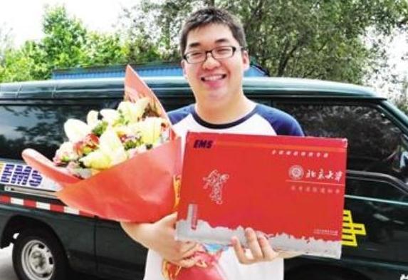 僅一所大學(xué)堅(jiān)持手寫通知書，張張出自書法家，堪稱藝術(shù)品值得珍藏