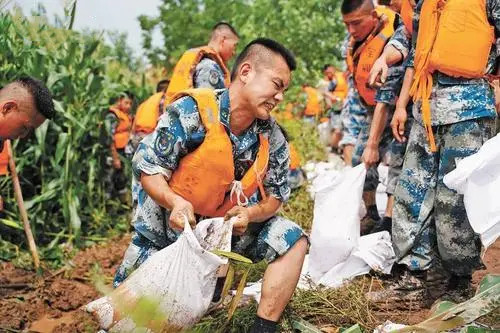8000余名人民子弟兵持續(xù)奮戰(zhàn)河南抗洪一線
