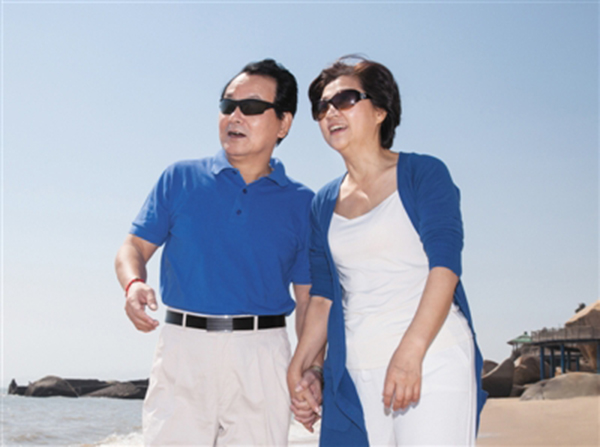 白內(nèi)障竟能“曬”出來 夏日出行也要給眼睛“打傘”