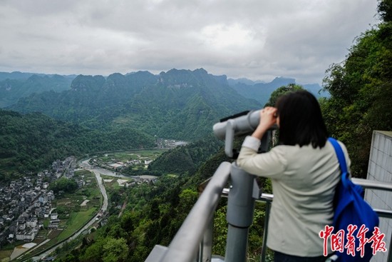 第一個百年奮斗目標，實現(xiàn)了！ 小康鼎定人民江山