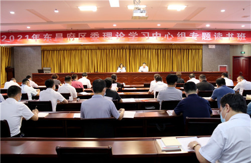東昌府區(qū)委理論學(xué)習(xí)中心組專題讀書班開班 聽取市委學(xué)習(xí)貫徹習(xí)近平總書記“七一”重要講話精神宣講團(tuán)宣講報(bào)告 馬軍權(quán)作動(dòng)員講話