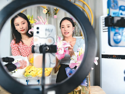 中國電商助力全球經(jīng)濟(jì)復(fù)蘇（專家解讀）
