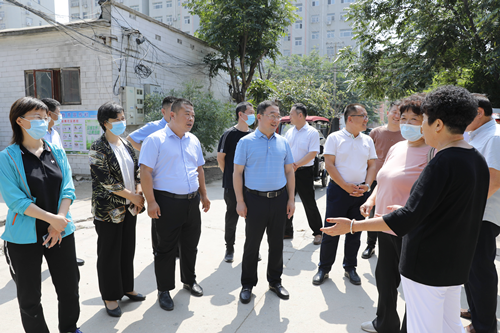 江紹華督導國家衛(wèi)生城市復審迎檢工作