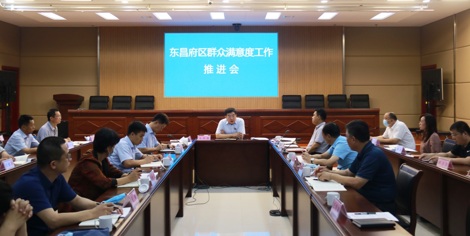 全力以赴把群眾滿意度工作抓緊抓實(shí)、抓出成效  東昌府區(qū)群眾滿意度工作推進(jìn)會(huì)召開  馬軍權(quán)出席并作講話 巴海峰主持