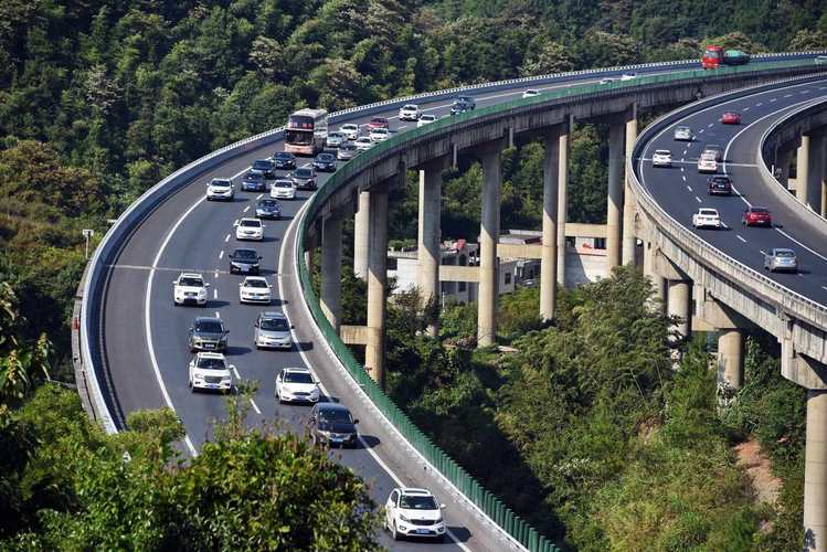 國慶假期全國安全形勢總體平穩(wěn) 高速公路和主要干道整體有序暢通