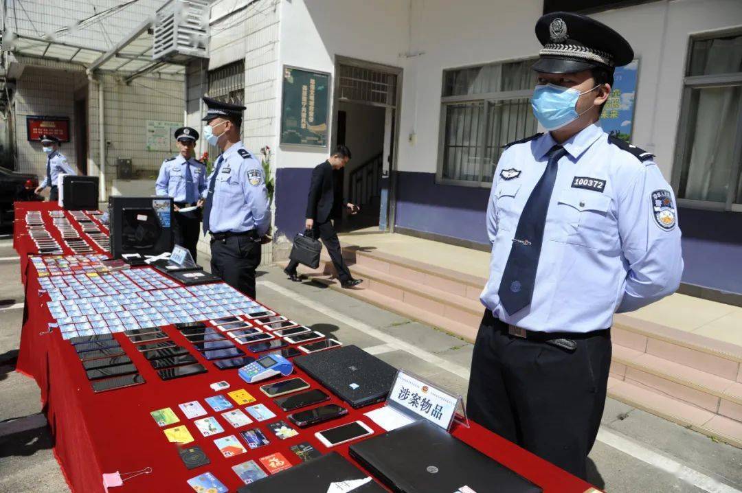 全國打掉涉“兩卡”違法犯罪團伙兩萬余個