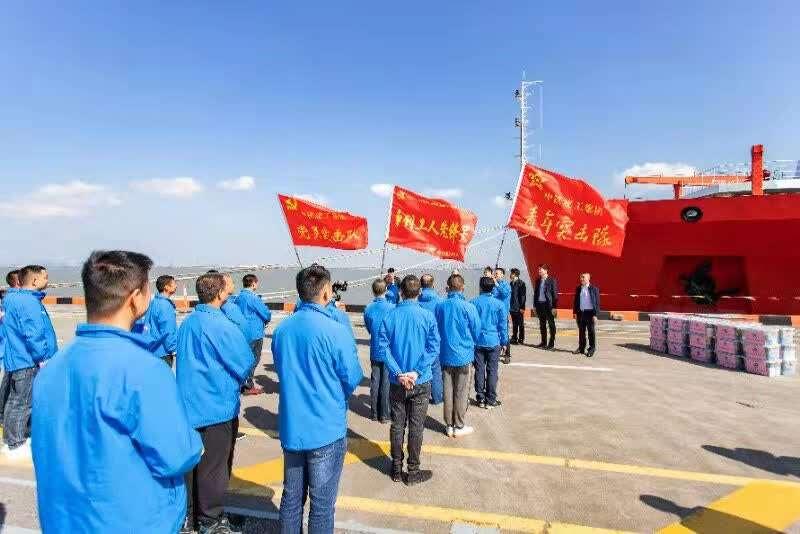 在“世界盡頭”蓋房子、種菜是什么體驗？中鐵建工29名員工隨雪龍?zhí)柍稣髂蠘O