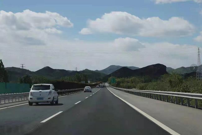 應(yīng)急車道為啥屢被當(dāng)成“超車道” 非法占用應(yīng)急車道現(xiàn)狀調(diào)查