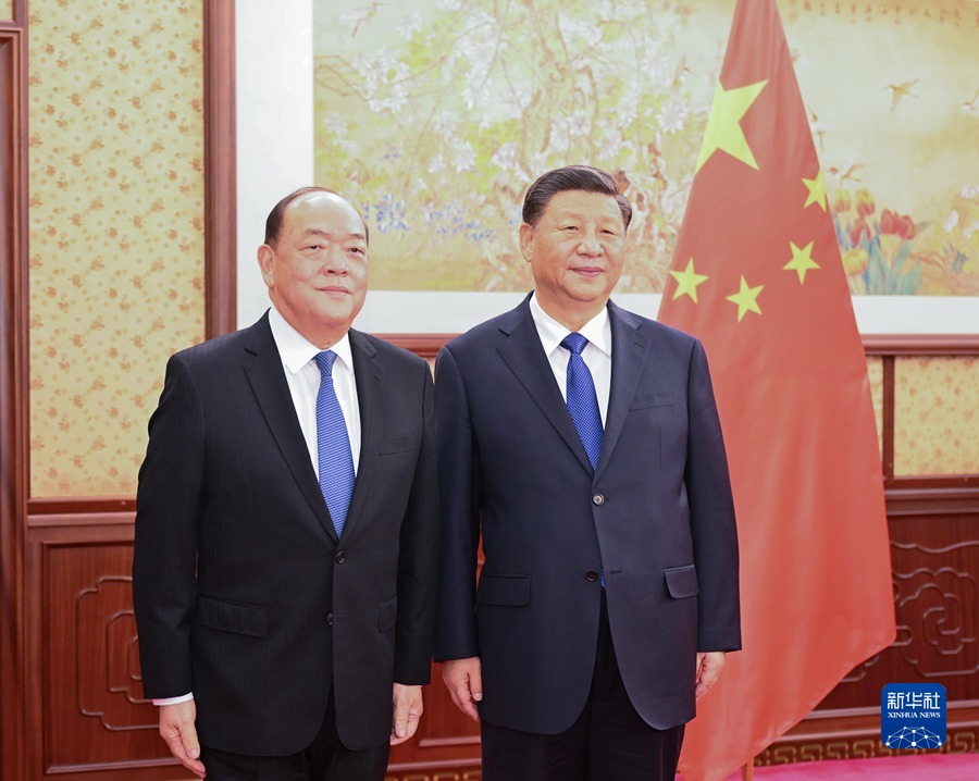 習(xí)近平會(huì)見來京述職的賀一誠(chéng)