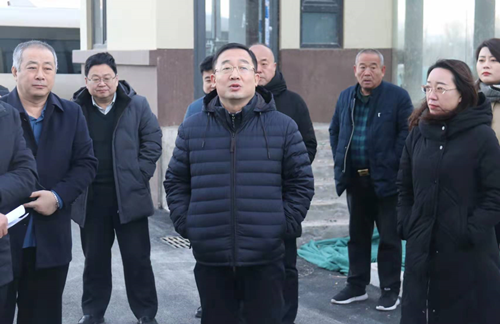 東昌府區(qū)委副書記江紹華就棚戶區(qū)改造項(xiàng)目進(jìn)行現(xiàn)場(chǎng)辦公