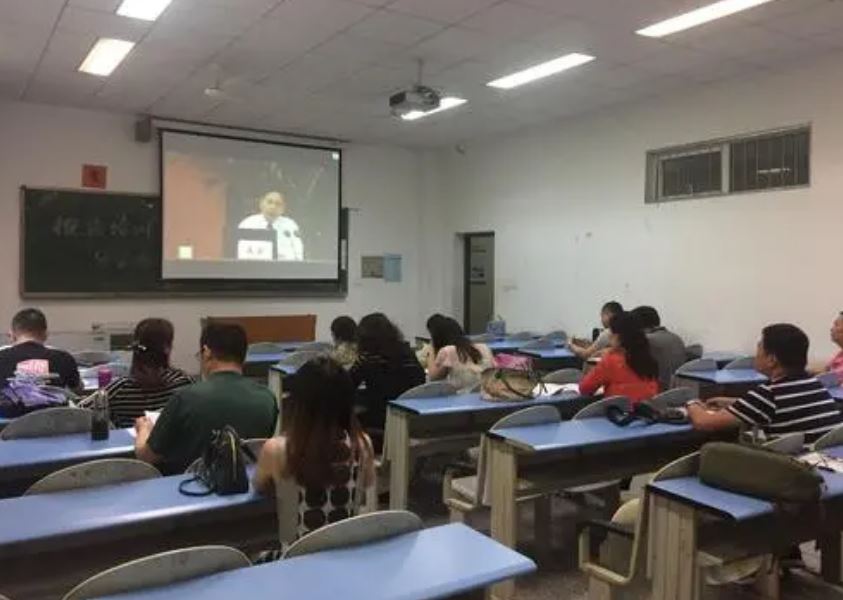 教育部：登記在庫(kù)高校思政課專兼職教師超12.7萬(wàn)人
