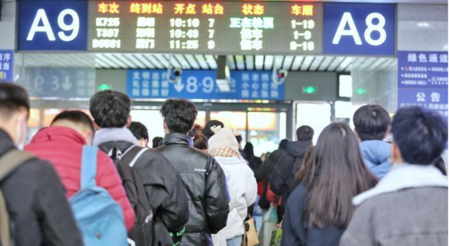 元旦火車票明起開售 多地要求進(jìn)返城須持核酸證明