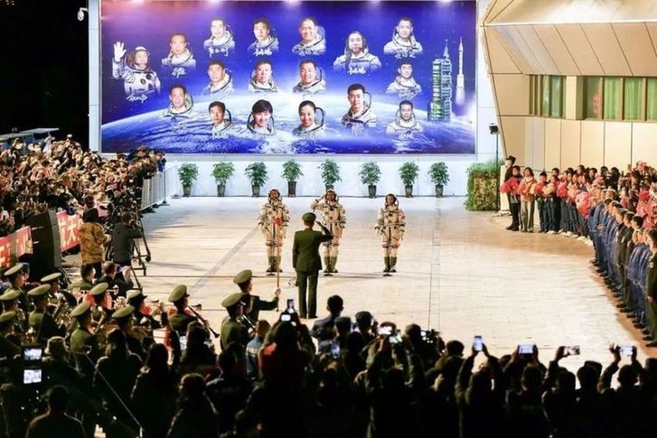 旅程過半，“感覺良好”乘組都干些啥？[組圖]