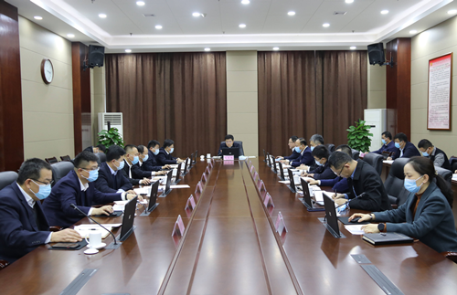 馬軍權(quán)主持召開(kāi)區(qū)委常委會(huì)會(huì)議