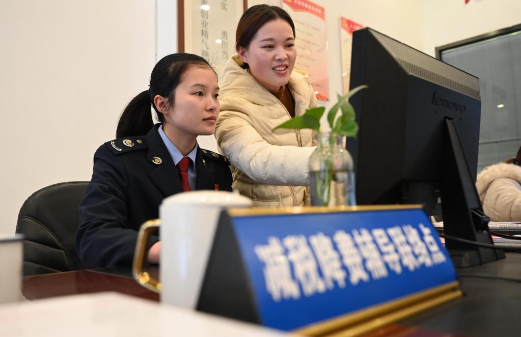 稅費怎么減？民生如何保？支出如何發(fā)力？——財政部詳解當前財政熱點問題