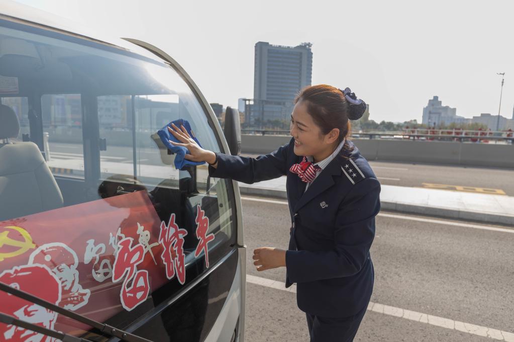 全國人大代表權(quán)太琦：讓“雷鋒車”繼續(xù)奮進(jìn)在新時(shí)代
