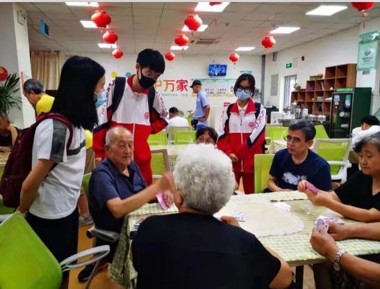 模擬政協(xié)：民主意識(shí)從小抓起