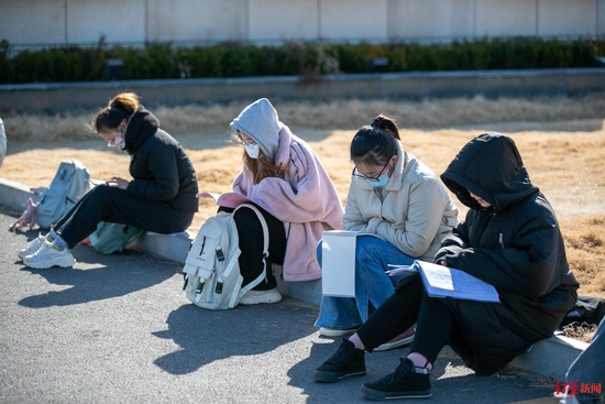 考研人迷失在“職場怪圈” 是誰在“需要”研究生？