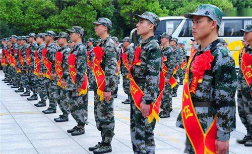 經(jīng)中央軍委主席習(xí)近平批準(zhǔn) 中央軍委印發(fā)《軍士暫行條例》、《義務(wù)兵暫行條例》及相關(guān)配套法規(guī)