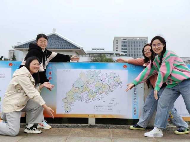 這群青年學子的課程思政是“繪制祖國”