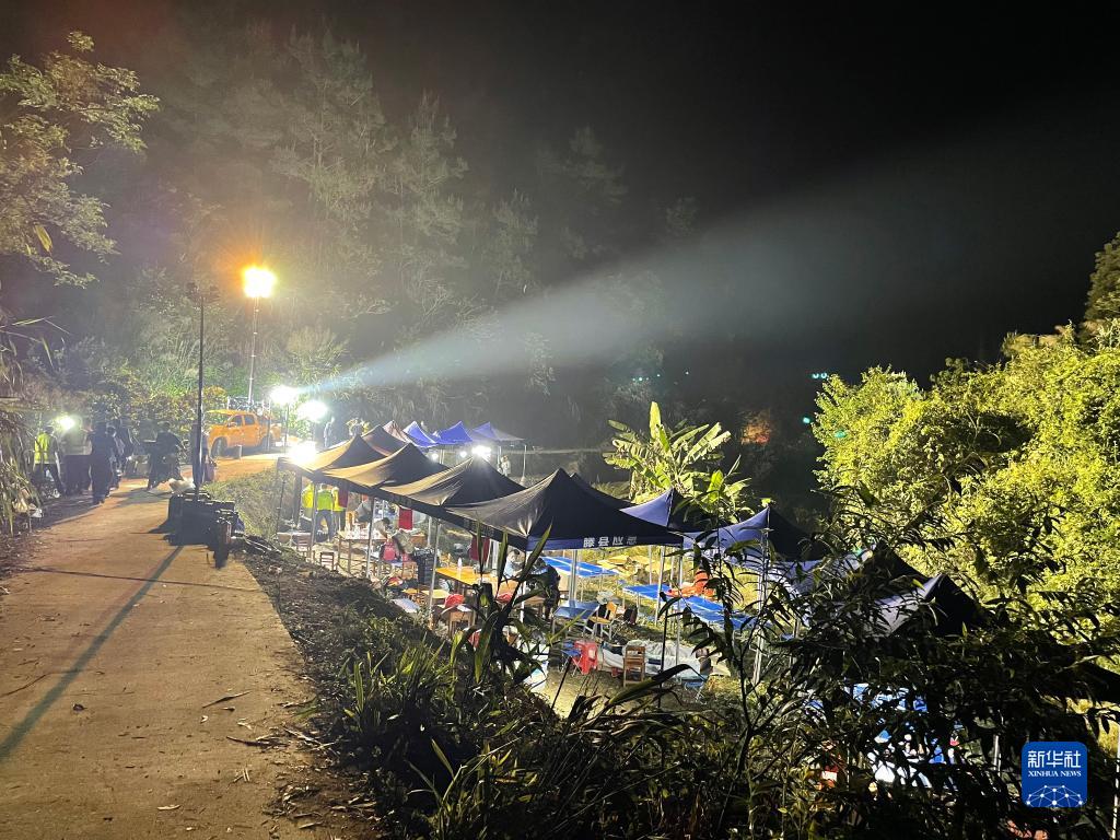 緊急救援！東航客機(jī)墜毀事故搜救進(jìn)行時(shí)