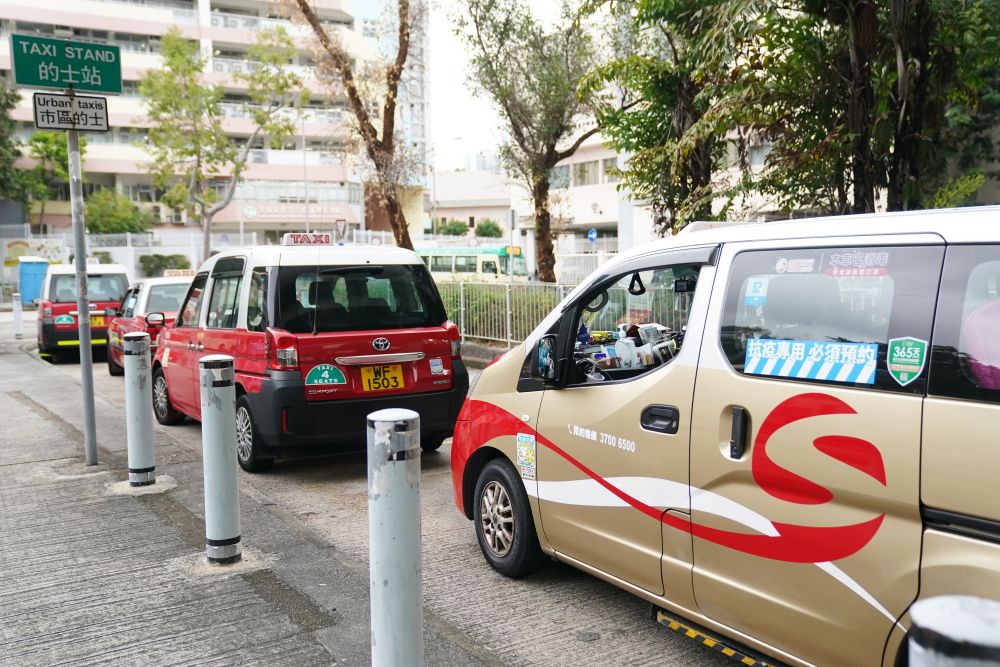香港抗疫車隊：疫情下逆行的“紅飄帶”