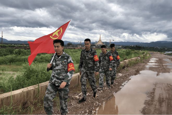 團旗飄揚在云南邊境防疫一線——“戍邊有我 請你放心”