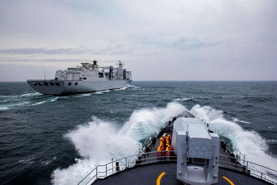 礪劍黃?！辈繎?zhàn)區(qū)海軍某驅逐艦支隊海上訓練目擊