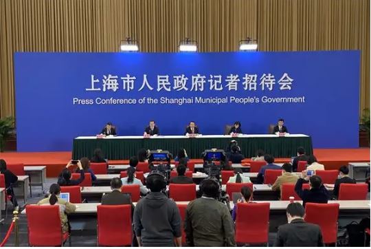 就市民關(guān)心的焦點(diǎn)問題，上海答記者問