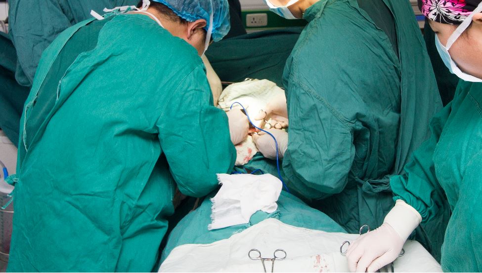 孕期查出乳腺大病，她堅持生下孩子再手術，這一幕讓人感動