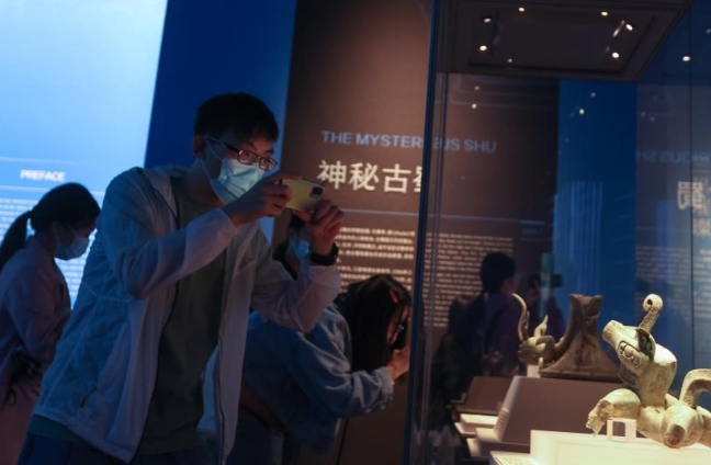 三星堆上新 “機(jī)器狗”銅神獸首次面向公眾展出