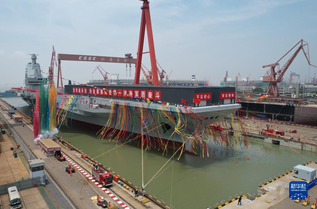 我國第三艘航空母艦下水命名 許其亮出席下水命名儀式