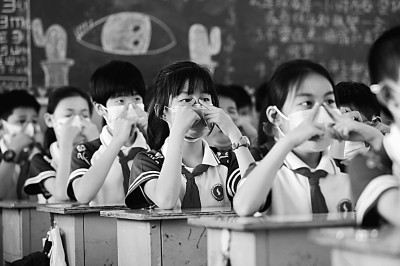 居家學(xué)習(xí)，請把“護(hù)眼”放在第一位