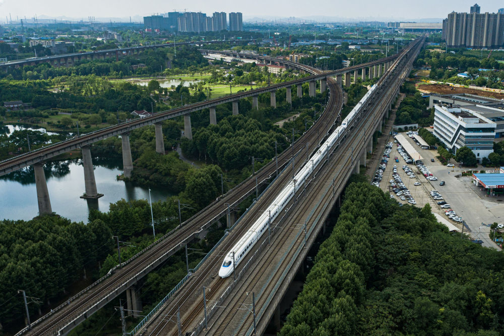 提質(zhì)效、投新線、暢貨流……看列車運行圖調(diào)整的“增”與“減”