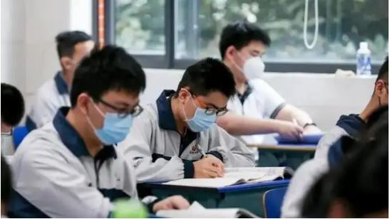 備好考試用具、了解防疫要求、不要攜帶手機(jī)……教育部提醒高考考生做好考前準(zhǔn)備