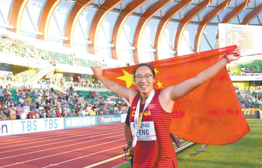 世錦賽女子鐵餅金牌！馮彬一投定乾坤