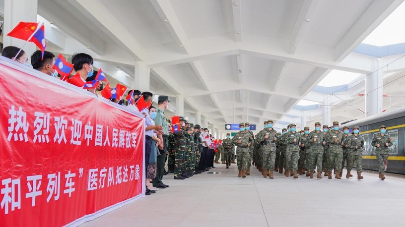 我軍“和平列車(chē)”醫(yī)療隊(duì)抵達(dá)老撾萬(wàn)象