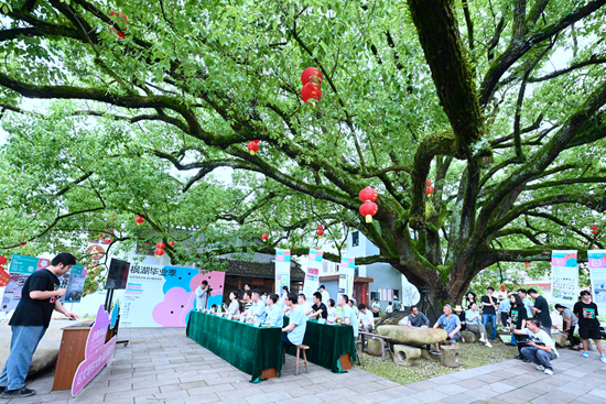 將畢業(yè)設(shè)計(jì)“寫”在鄉(xiāng)村田間地頭 論文要過高校導(dǎo)師、村民“導(dǎo)師”兩大關(guān)