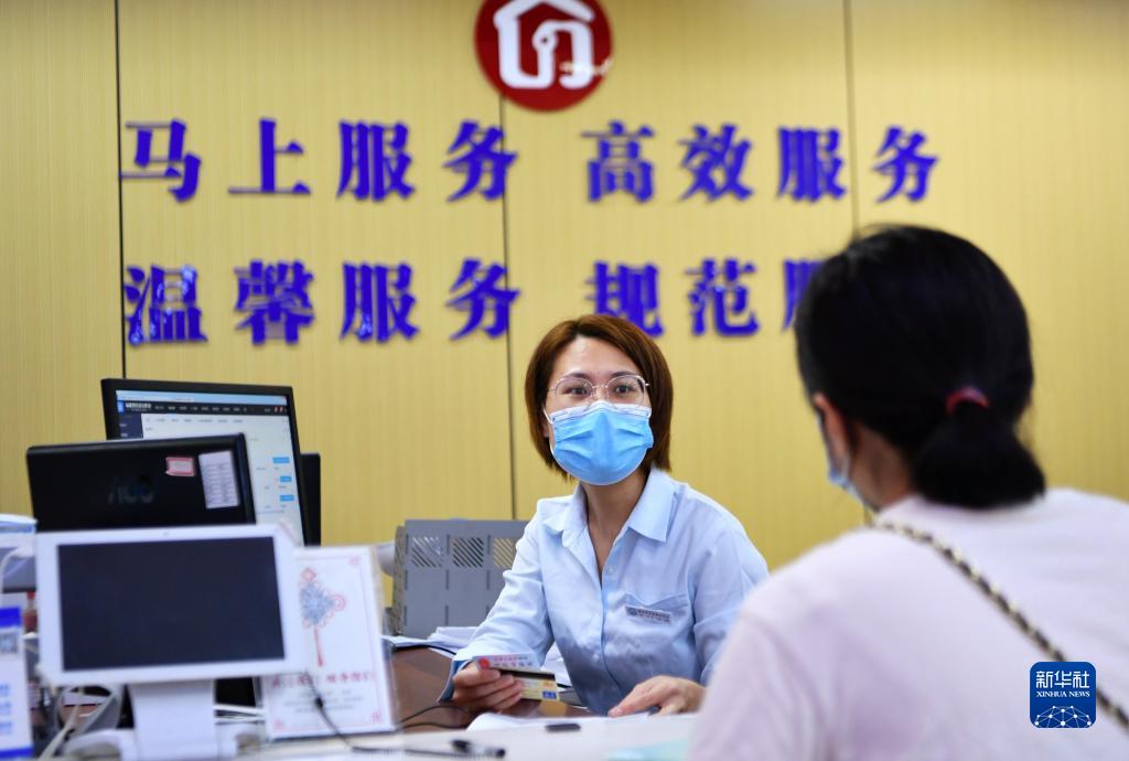 建設(shè)高素質(zhì)人民公仆隊伍 鍛造新時代治國理政中堅力量——黨的十九大以來公務(wù)員隊伍建設(shè)工作綜述