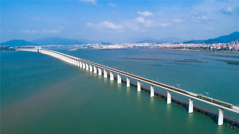 我國(guó)首條跨海高鐵全線(xiàn)鋪軌貫通