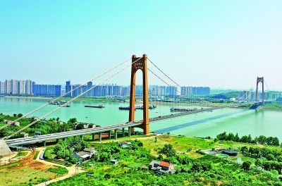我國(guó)首座主跨千米的長(zhǎng)江特大橋
