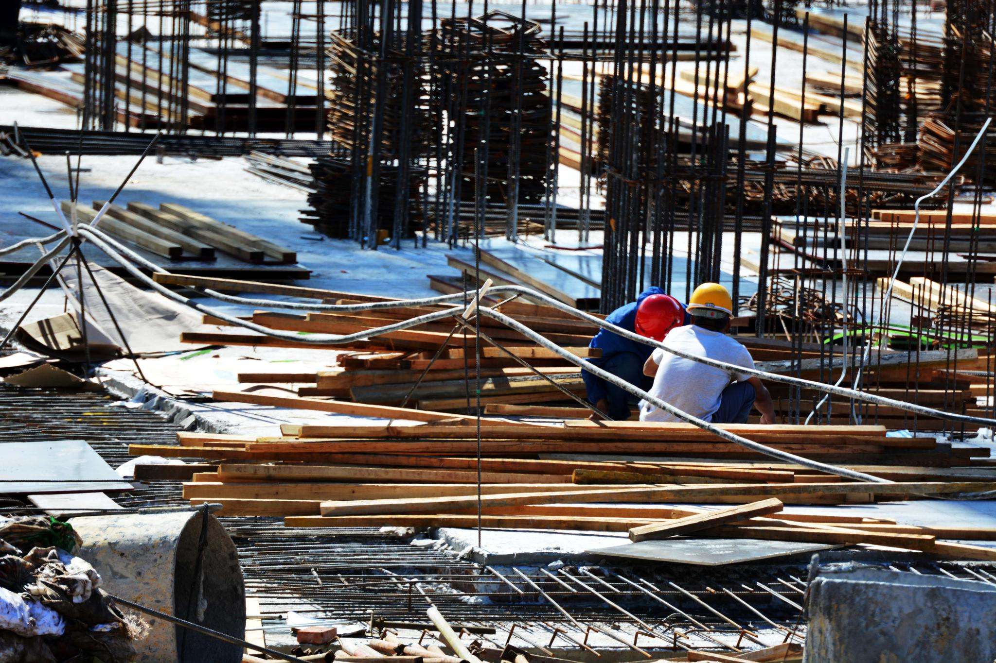 住房和城鄉(xiāng)建設部：引導建筑企業(yè)逐步建立建筑工人用工分類管理制度