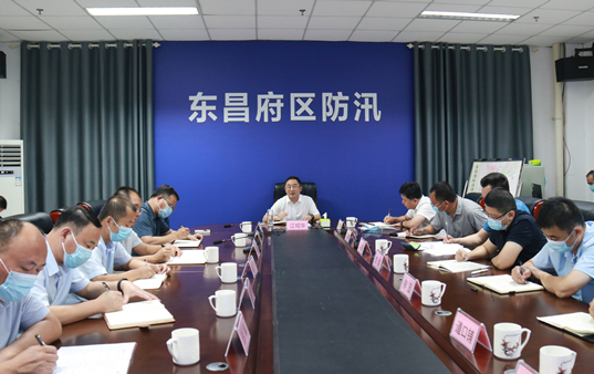 東昌府區(qū)組織收聽收看全省、市防汛視頻調(diào)度會議  東昌府區(qū)委副書記、區(qū)長江紹華在東昌府分會場收聽收看并對臺風(fēng)防御應(yīng)對等工作進行安排部署
