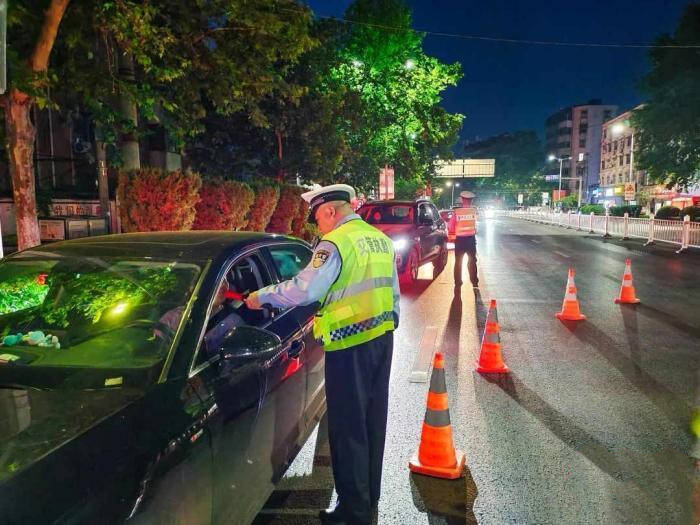 多地嚴查公職人員酒駕，同桌、同車的一起查！