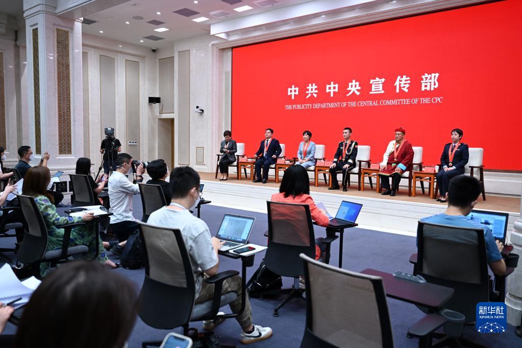 為群眾的幸福努力奮斗——5位“人民滿意的公務員”代表共話使命擔當