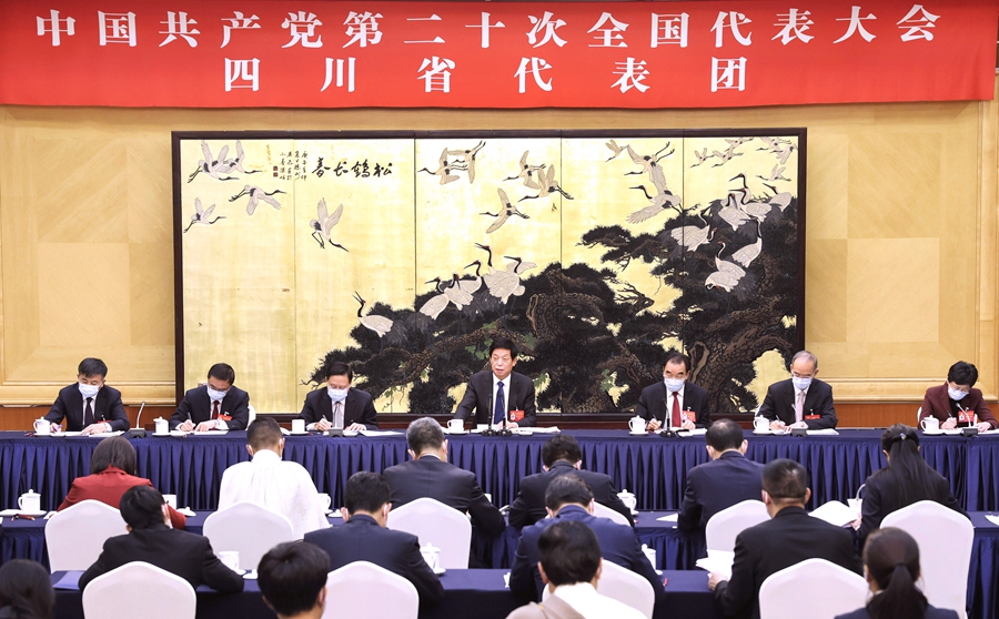 栗戰(zhàn)書參加黨的二十大四川代表團(tuán)討論