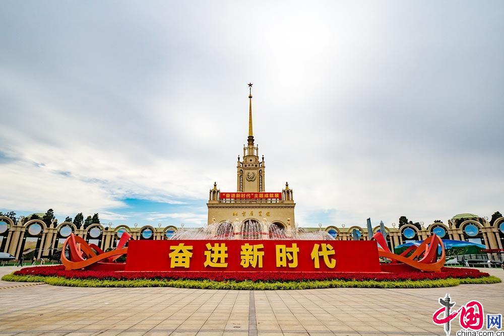 中國(guó)智造 “奮進(jìn)新時(shí)代”主題成就展上的“國(guó)家名片”