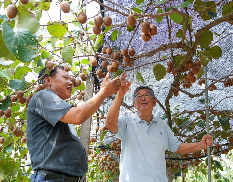 總書記和人民心貼心 | “把成績寫在大地上”